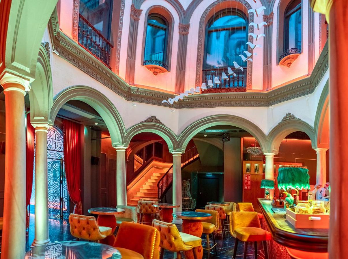 Hotel Lobby Sevilla Exterior foto The interior of the nightclub