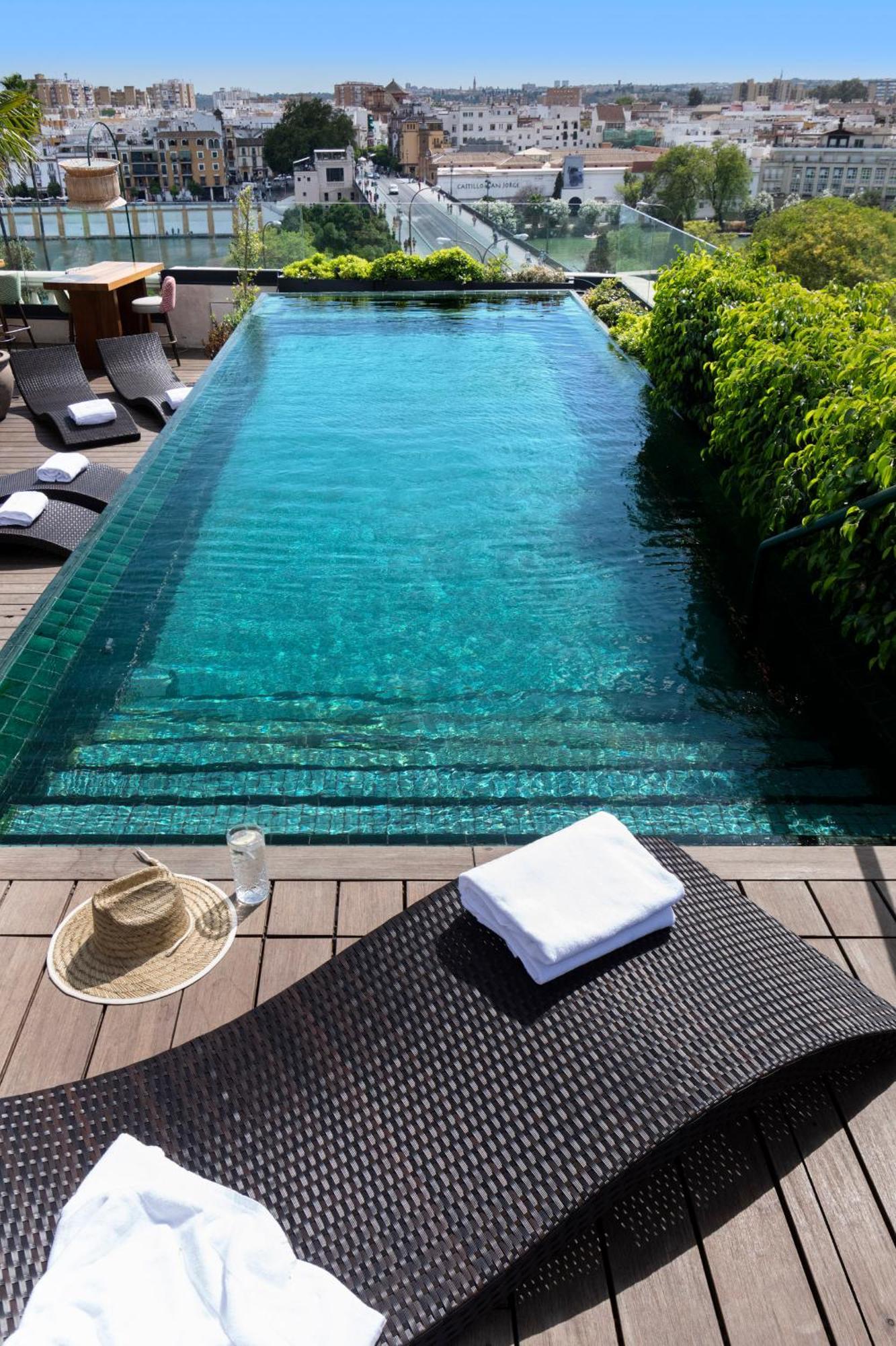 Hotel Lobby Sevilla Exterior foto Infinity pool at the Mandarin Oriental, Bangkok