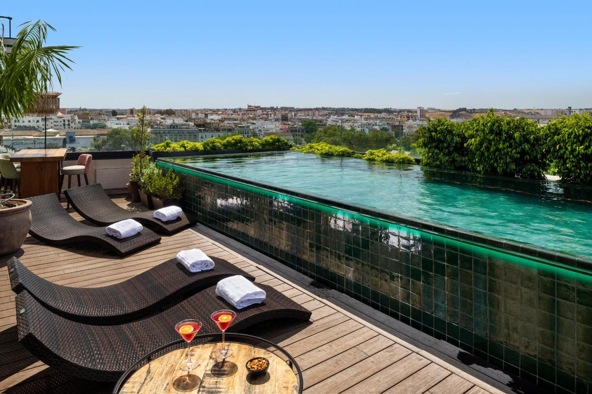 Hotel Lobby Sevilla Exterior foto Rooftop pool