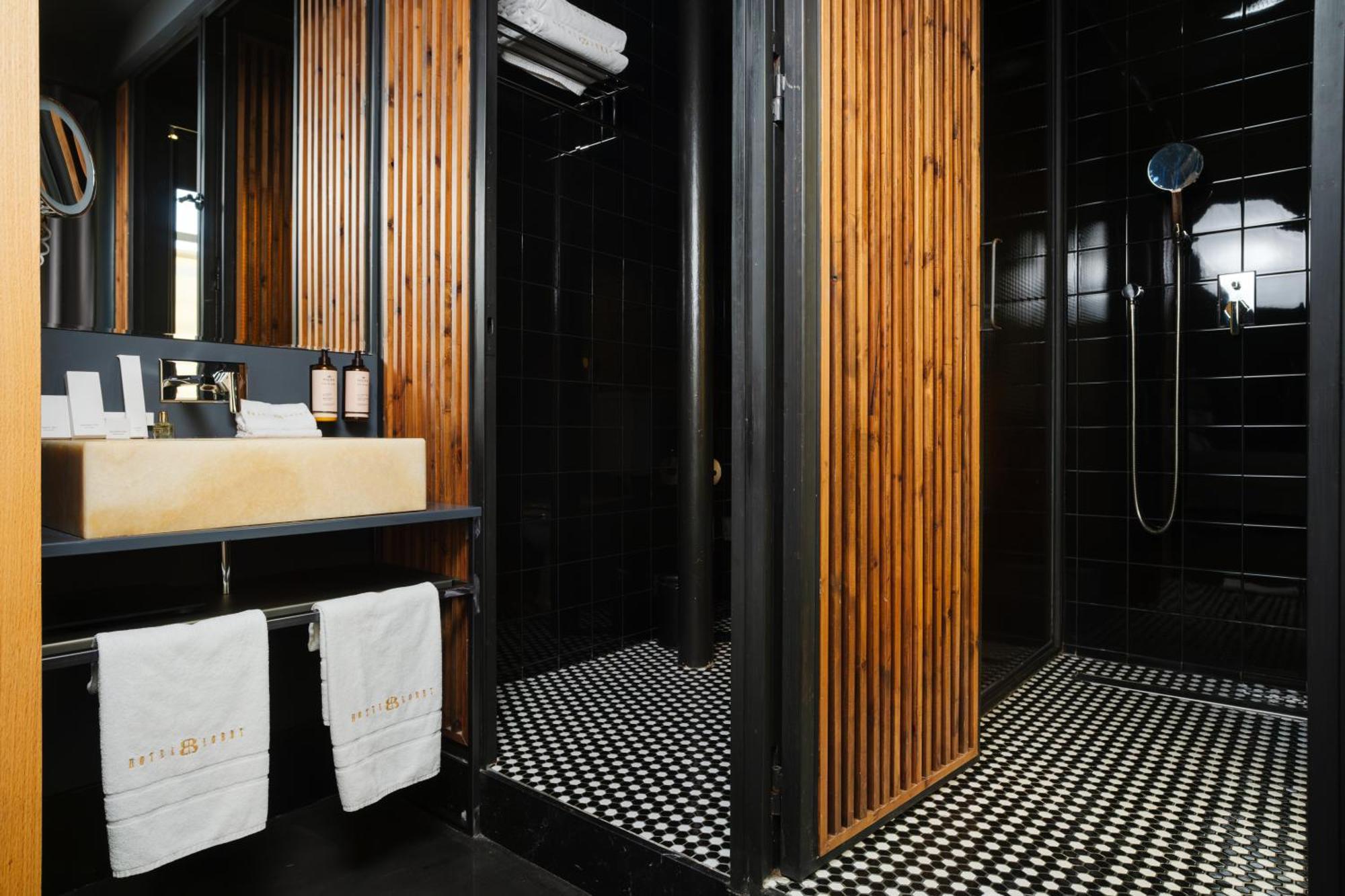 Hotel Lobby Sevilla Exterior foto Bathroom