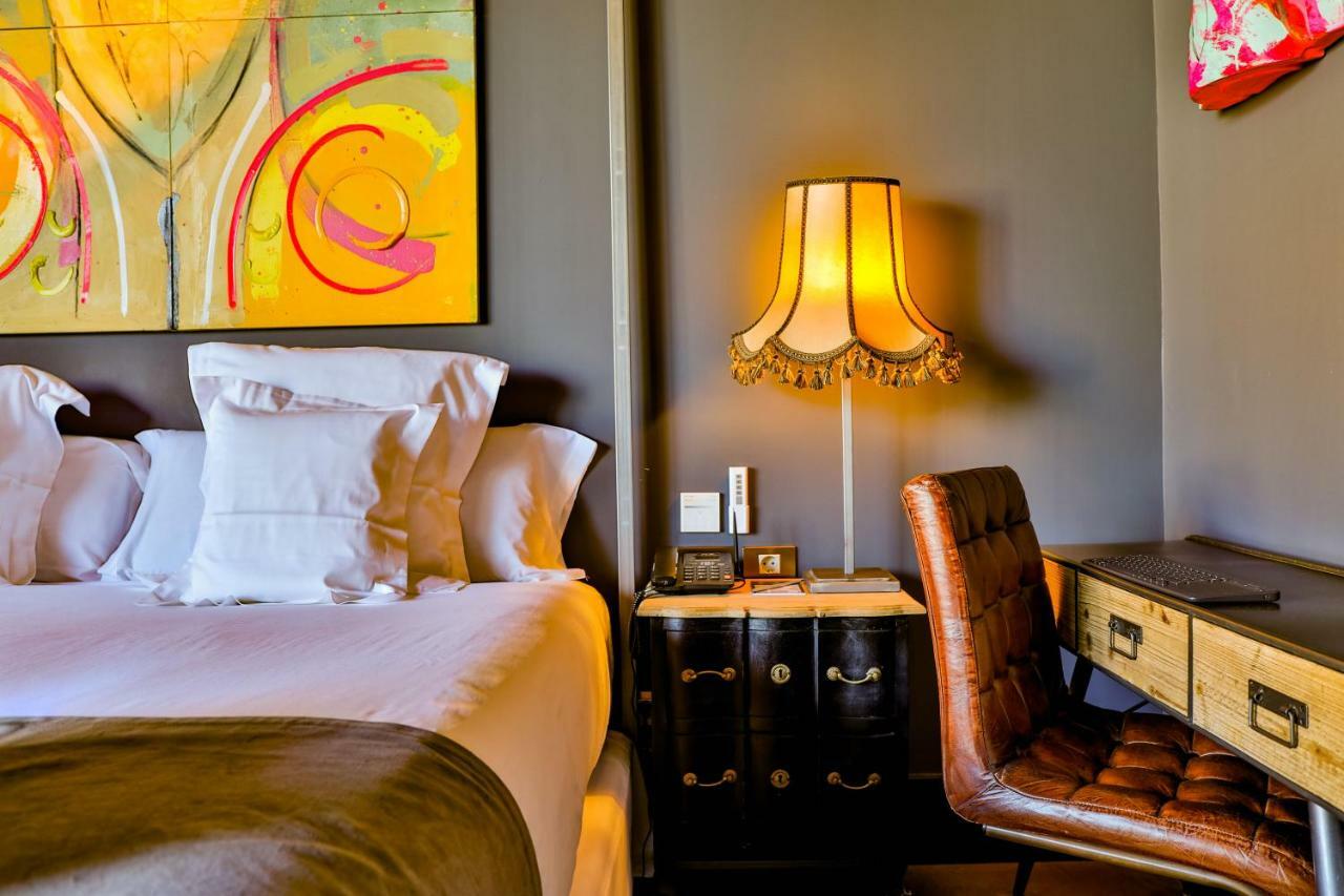 Hotel Lobby Sevilla Exterior foto A bedroom at the Hotel Indigo