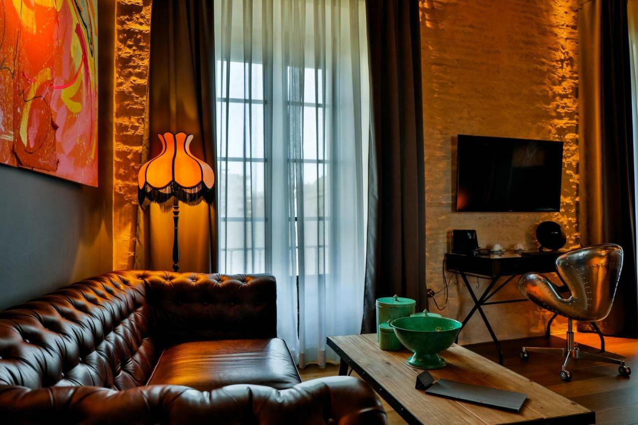 Hotel Lobby Sevilla Exterior foto A living room in a typical apartment